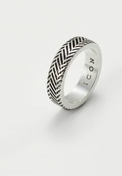Flash Sale β€οΈ Icon Brand HERRING BONE BAND RING - Ring - Silver-coloured π₯° 4 Flash Sale β€οΈ Icon Brand HERRING BONE BAND RING - Ring - Silver-coloured π₯° -Icon Brand 556ffafac81244d38d7f22be02819fc0