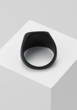 Discount ✔️ Icon Brand SQUARED SIGNET - Ring - Black ⌛ 4 Discount ✔️ Icon Brand SQUARED SIGNET - Ring - Black ⌛ -Icon Brand 5d0ae64e051e4b20b798124b04b0af02