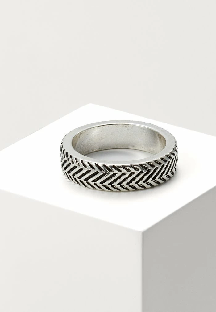 HERRING BONE BAND RING - Ring - silver-coloured Flash Sale β€οΈ Icon Brand HERRING BONE BAND RING - Ring - Silver-coloured π₯° -Icon Brand 96df8c7815694a2690eb7c1a561fac8f